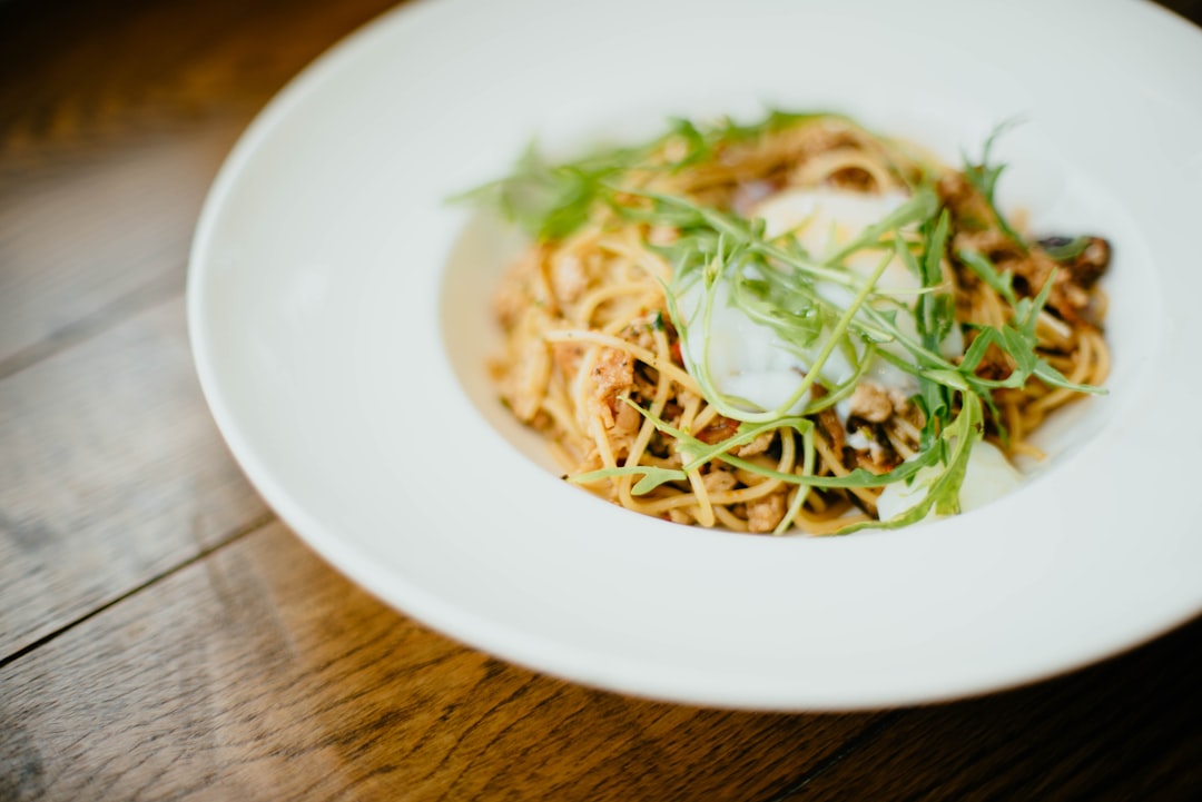 Pasta scampi med chili, vitlök och grädde – en smakexplosion från Italien illustration